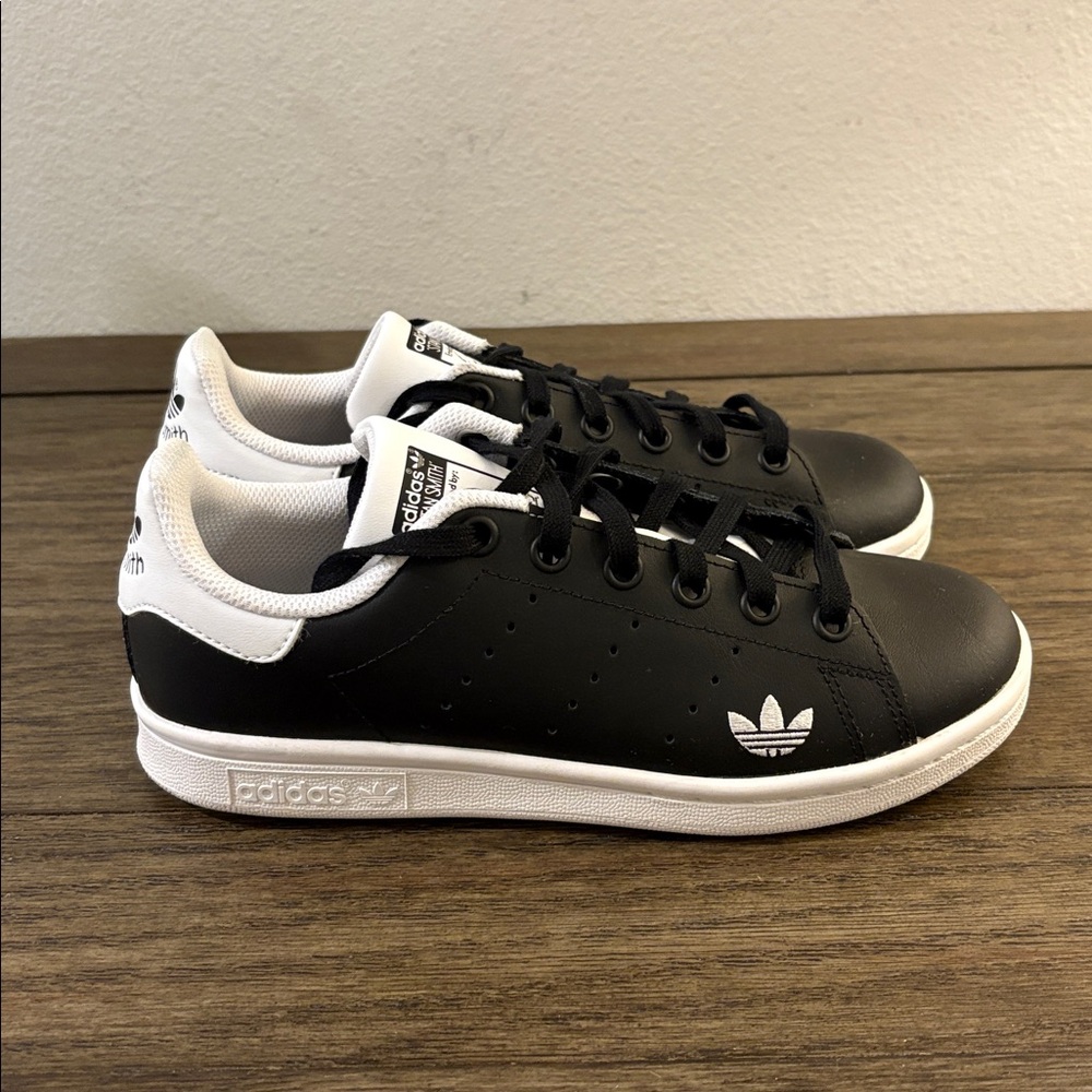 EUC [Adidas] Originals Stan Smith J 'Black/White Low-Top Sneakers Youth Kids 3.5 - Picture 5 of 15